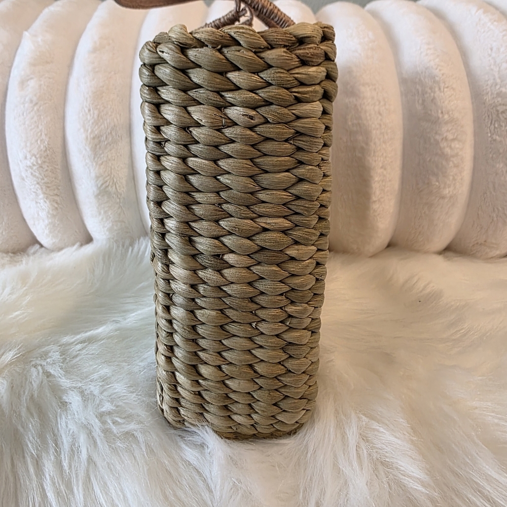 Woven Tote Bag with Heart Design - Picture 10 of 13